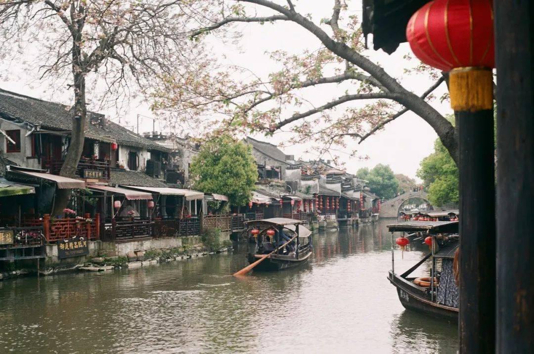 记者:祝贺青岛红狮获得中甲资格,一城双超又有加